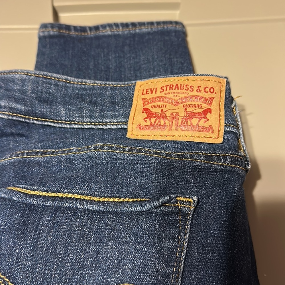 Levi’s Ripped Jeans - Picture 5 of 5